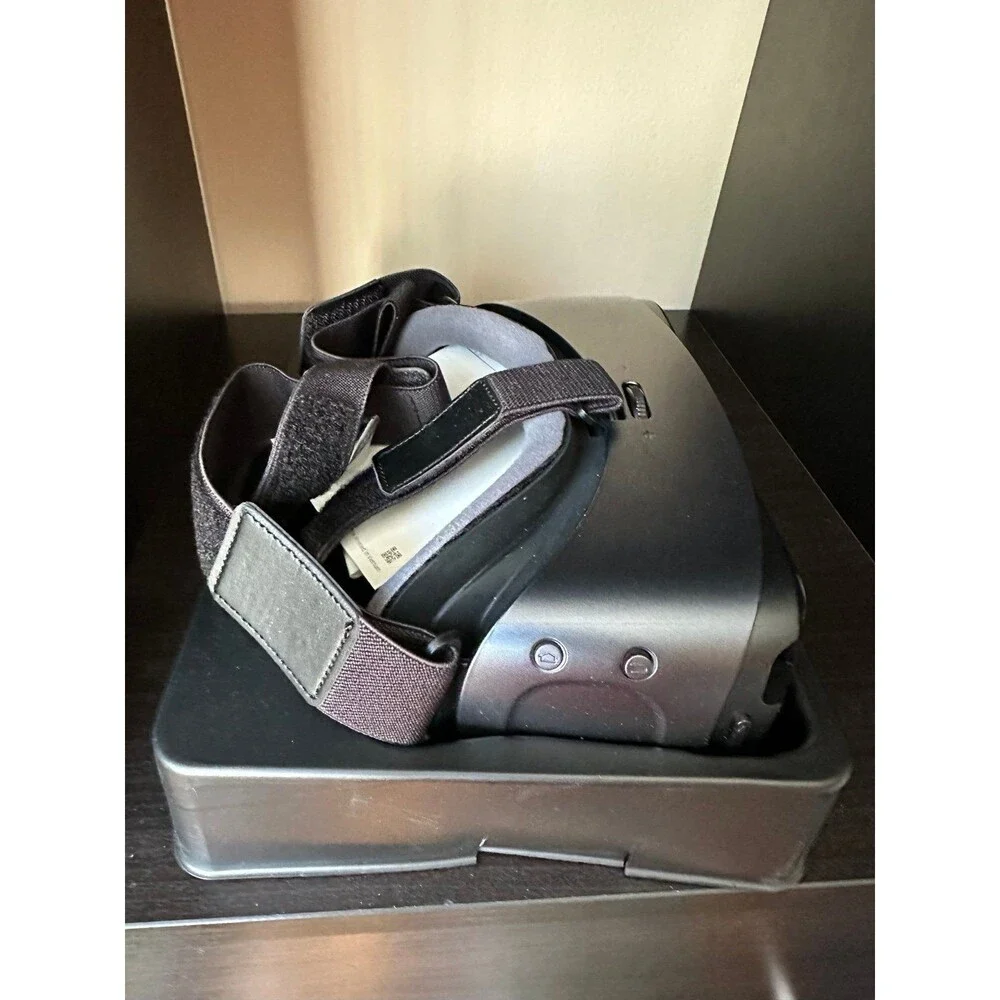 Samsung Gear VR SM-R324 With Controller Complete Powered by oculus